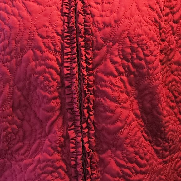 Dress Barn Burgundy Quilted Vest with Zipper. Lightweight. Size 22/24 - Picture 2 of 4